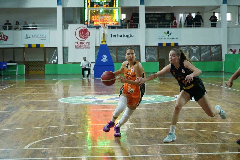Kadınlar Bölgesel Basketbol Ligi (KBBL) A Grubu’nda mücadele eden Ferhatoğlu
