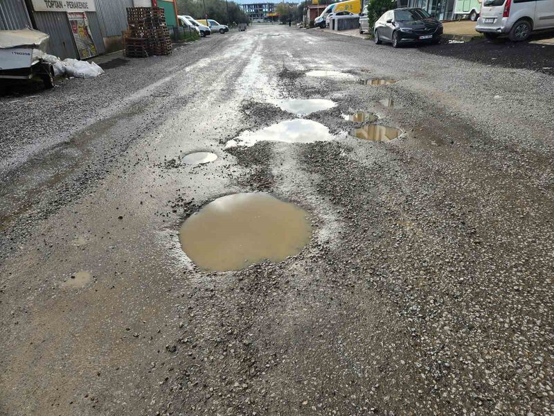 Edremit ilçesi Kadıköy Mahallesi’nde eski hayvan pazarı olarak bilinen sanayi