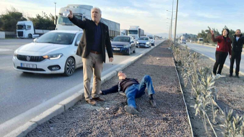 Bursa-Çanakkale istikametinde aydınlatma direğine çarpan otomobilin sürücüsü kazayı hafif yaralı