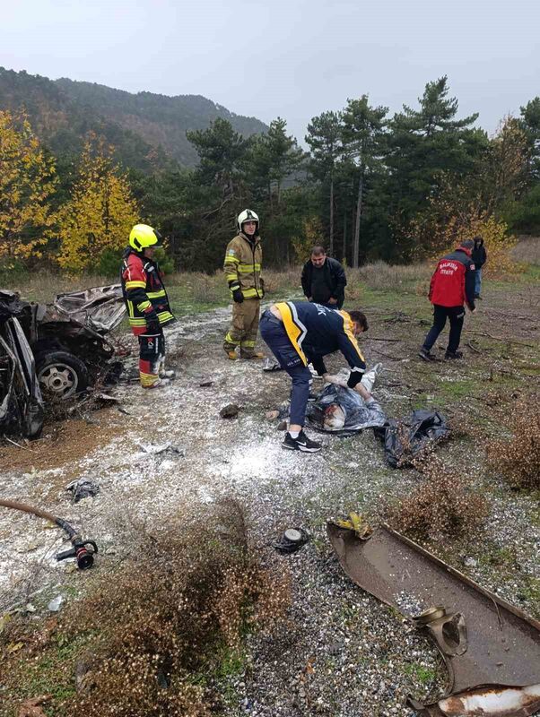 Balıkesir’in Sındırgı ilçesinde tır ile otomobilin çarpışması sonucu, 1 kişi