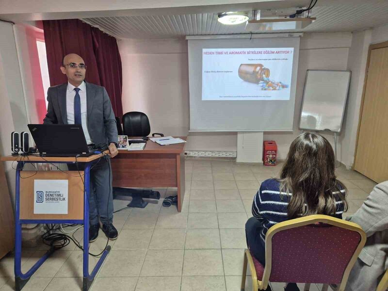 Balıkesir Üniversitesi Edremit Meslek Yüksekokulu Müdürü Prof. Dr. Selami Selvi,