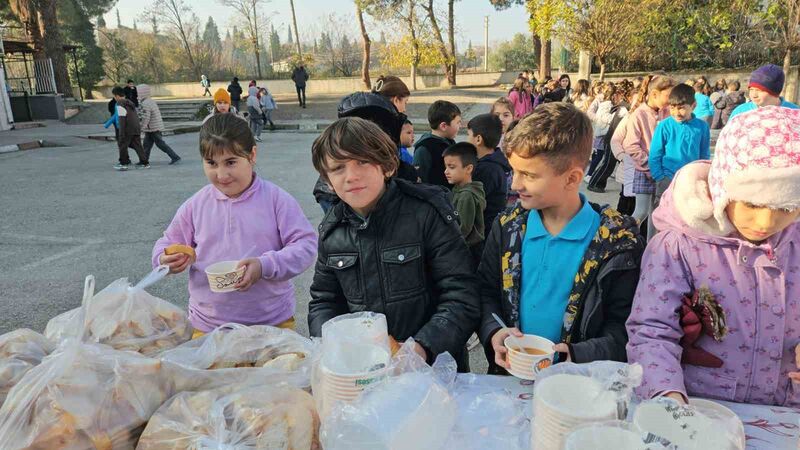 Balıkesir’in Sındırgı ilçesinde “Yerli Malı Haftası” Kurtuluş İlkokulunda düzenlenen renkli