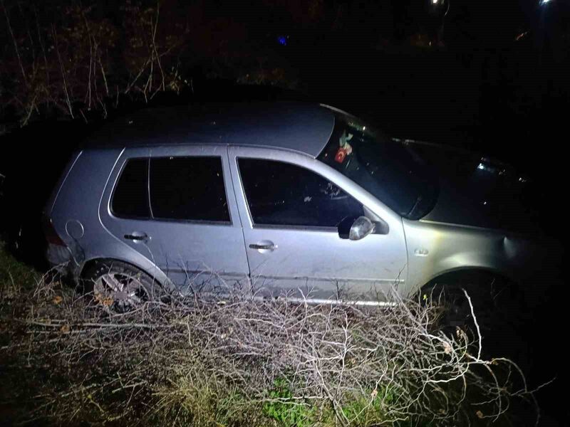 Baıkesir’in Susurluk ilçesinde şarampole uçan otomobilin sürücüsü yaralandı. Kaza, Yeni