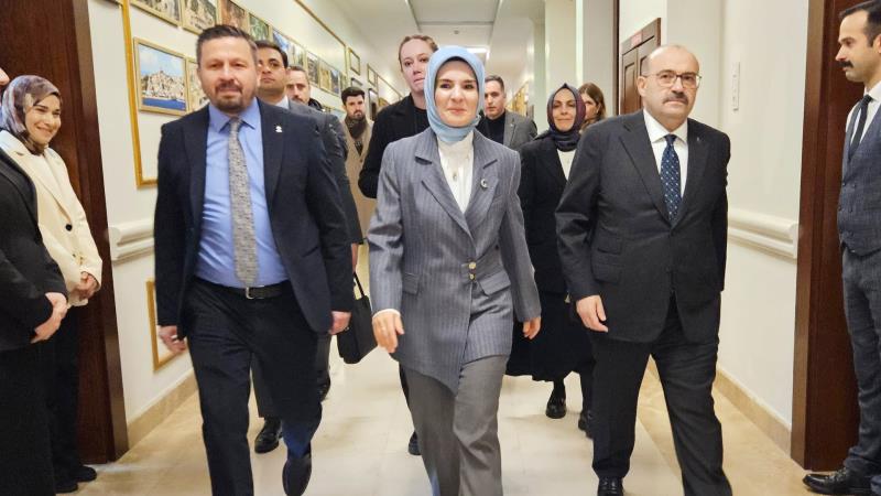 Aile ve Sosyal Hizmetler Bakanı Mahinur Özdemir Göktaş, bir dizi