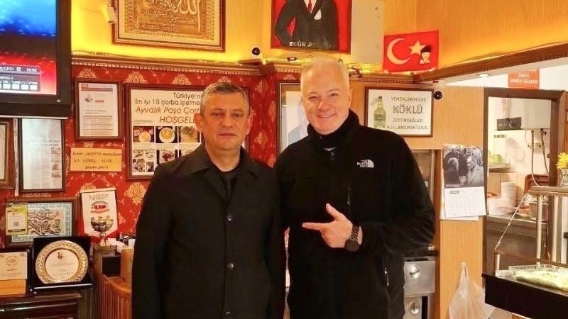 CHP Genel Başkanı Özgür Özel, eşi Didem Özel ile birlikte