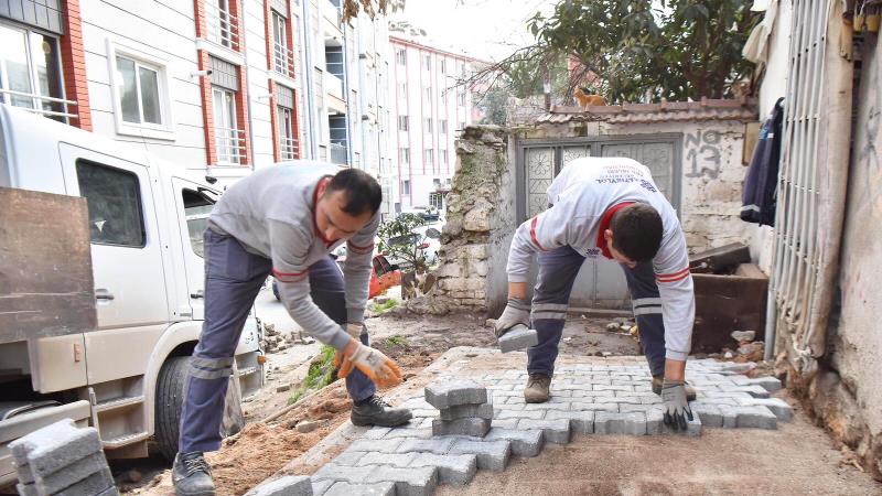 Altıeylül Belediyesi Fen İşleri Müdürlüğü ekipleri, ilçe genelinde yürüttüğü kapsamlı