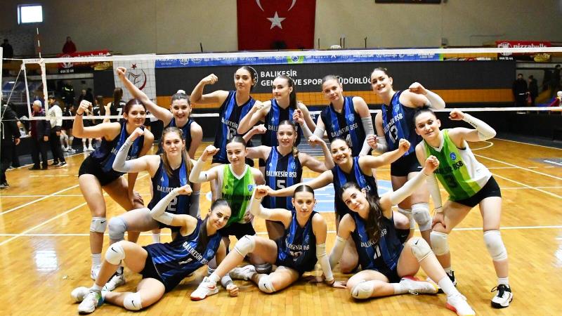 Balıkesir Büyükşehir Belediyespor Kadın Voleybol Takımı, nefes kesen sezon finalinde