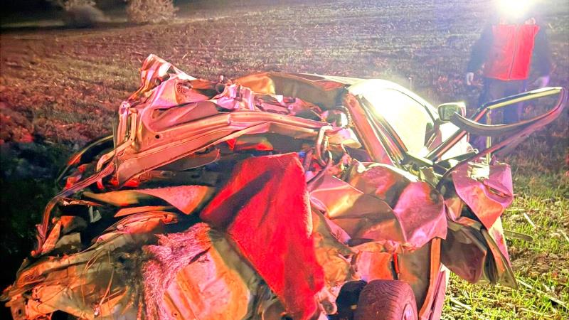 Bir otomobilin yoldan çıkarak takla atması sonucu araçta bulunan 2