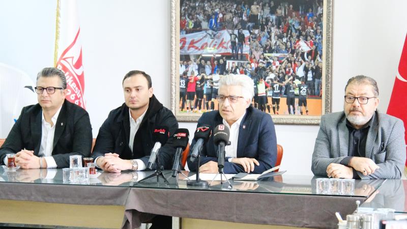 Nev Sağlık Grubu Balıkesirspor Kulüp Başkanı Volkan Altınöz, kulüp tesislerinde