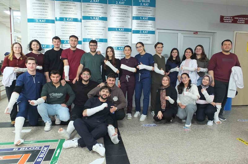 Balıkesir’de Balıkesir Üniversitesi Tıp Fakültesi 5.Sınıf öğrencileri Ortopedi stajına devam