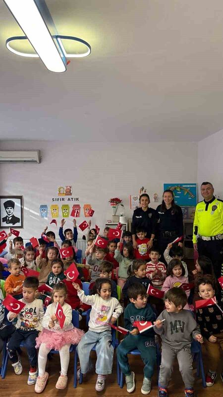 Balıkesir’in Burhaniye ilçesinde, İlçe Emniyet Müdürlüğü Toplum Destekli Polislik Büro