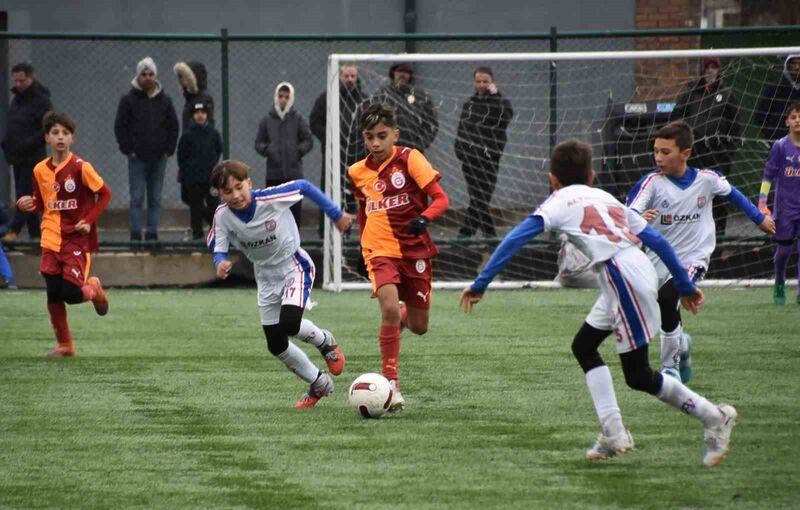 Balıkesir Büyükşehir Belediyesi ile Büyükşehir Belediyespor iş birliğinde düzenlenen U-11