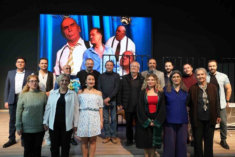 Balıkesir’in Gömeç ilçesinde; Gömeç Belediyesi Kent Tiyatrosu, Türk tiyatrosunun usta