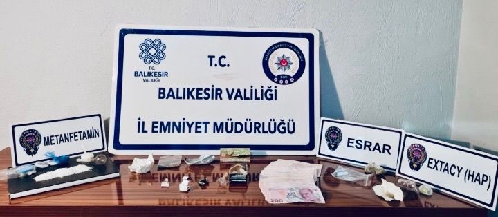 Balıkesir’in Gönen ilçesinde, yılbaşı denetimleri kapsamında uyuşturucu madde ticareti ve