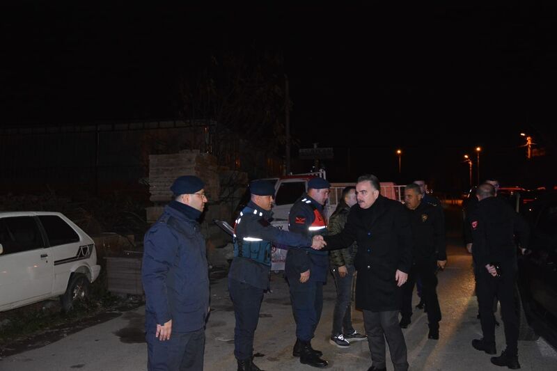 Balıkesir’in Edremit ilçesinde Kaymakam Ahmet Odabaş, 2026 yılının ilk saatlerinde