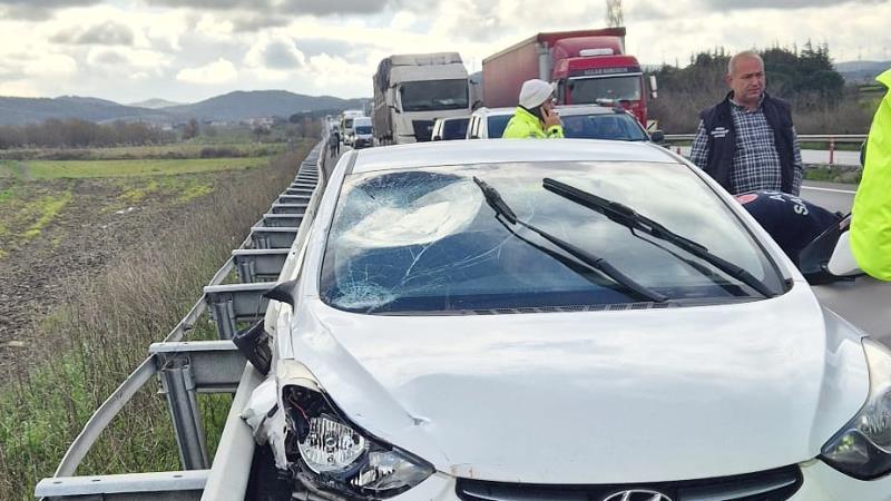 Balıkesir-Bursa kara yolunda seyir halindeyken direksiyon başında nöbet geçiren sürücü,