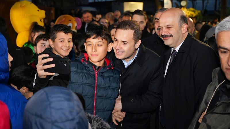 Balıkesir Büyükşehir Belediye Başkanı Ahmet Akın, İvrindili hemşehrileriyle iftar yaptı.