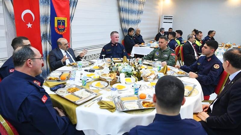 Balıkesir Valisi İsmail Ustaoğlu, İl Jandarma Komutanlığı tarafından düzenlenen geleneksel