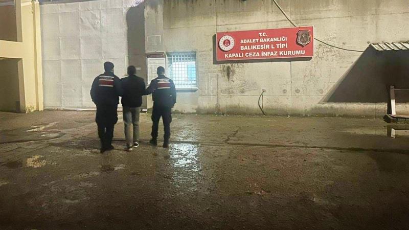 Balıkesir İl Jandarma Komutanlığı, suçluların adalete teslim edilmesi amacıyla yürüttüğü