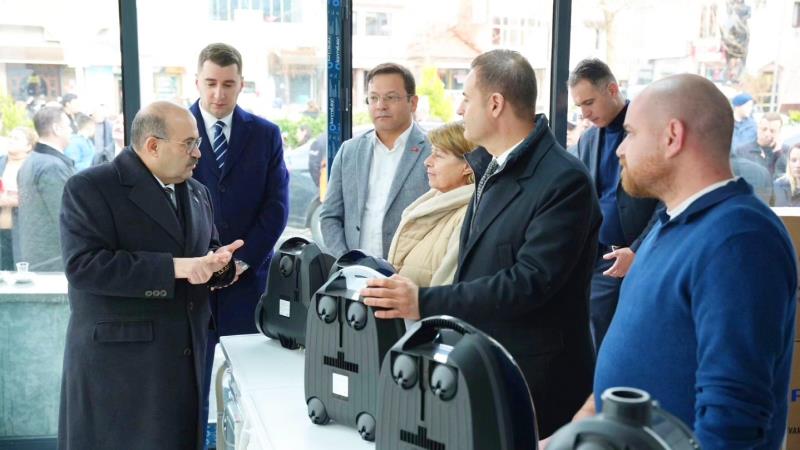 Sındırgı ilçesinde yaşanan deprem felaketlerinin ardından bölgede hayatın normale dönmesi