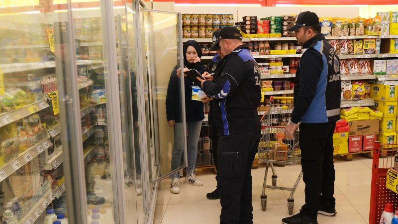 Altıeylül Belediyesi Zabıta Müdürlüğü ekipleri, yaklaşan Ramazan ayı öncesinde vatandaşların
