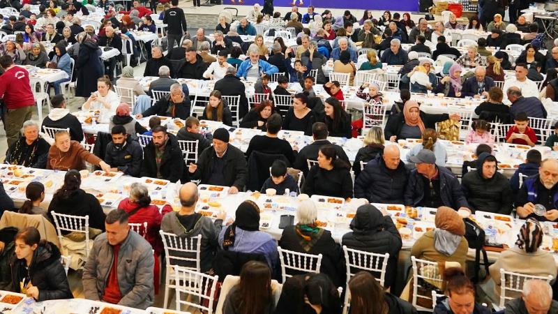 Ayvalık Belediyesi, on bir ayın sultanı Ramazan’ın başlangıcını Altınova’da düzenlenen