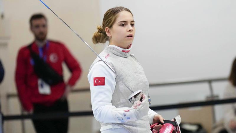 Balıkesirli milli eskrimci Alara Atmaca, Gürcistan’da düzenlenen Avrupa Eskrim Şampiyonası’nda