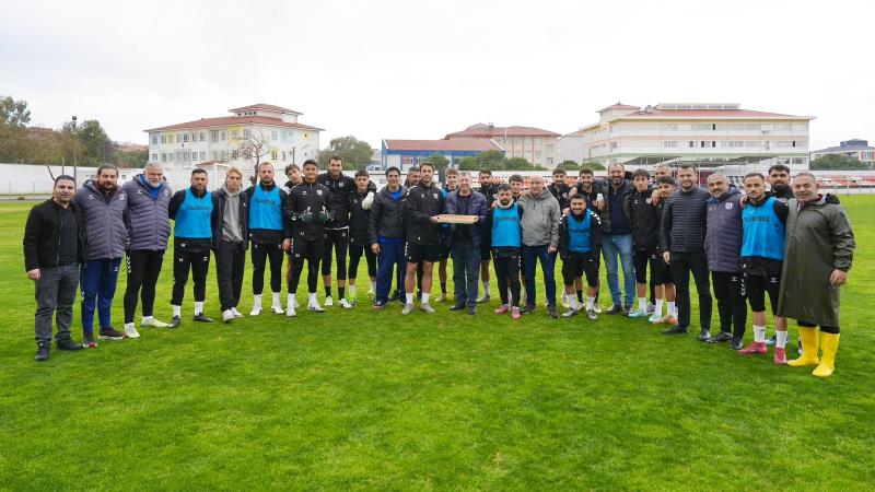 Burhaniye’yi sporun farklı branşlarında başarıyla temsil eden Burhaniye Belediyespor, zorlu