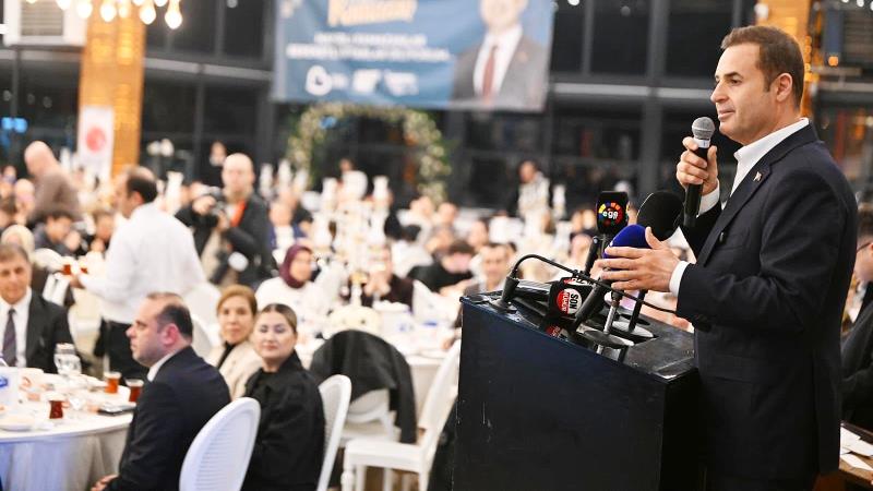 Balıkesir Büyükşehir Belediye Başkanı Ahmet Akın, İzmir’de yaşayan hemşehrileriyle iftar