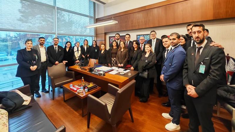 CHP Edremit İlçe Gençlik Kolları, Ankara’ya düzenledikleri ziyaret kapsamında önce