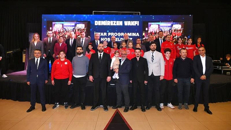 Balıkesirli milli boksör Ali Eren Demirezen tarafından kurulan Demirezen Vakfı,