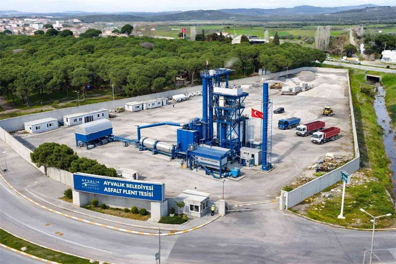 Balıkesir’in Ayvalık Belediyesi, kentin uzun süredir gündemde olan yol sorununa