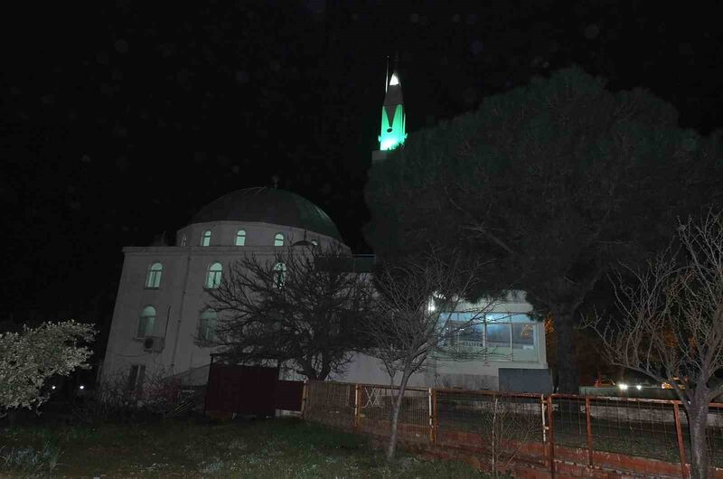 Balıkesir’in Burhaniye ilçesinde, 3 dakika erken okunan akşam ezanı, çok