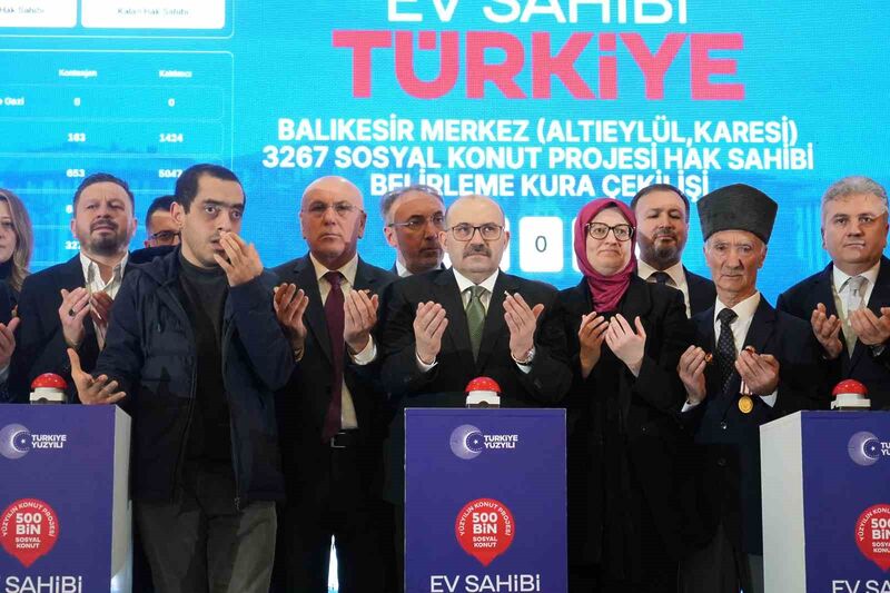Balıkesir’de 77 bin kişinin başvurduğu TOKİ evlerinde kuralar çekildi. Şehir