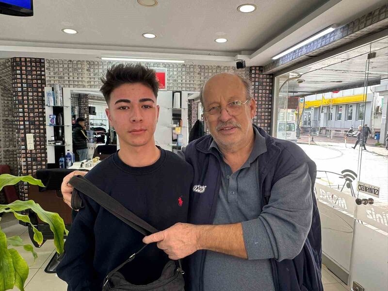 Balıkesir’in Gönen ilçesinde bir vatandaşın örnek davranışı takdir topladı. İçerisinde