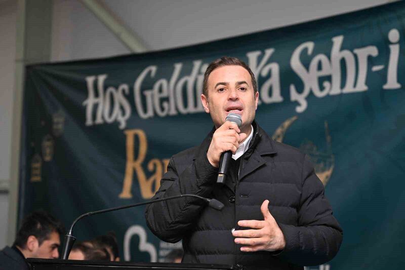 Balıkesir Büyükşehir Belediye Başkanı Ahmet Akın, Kepsut’ta binlerce kişiyle orucunu