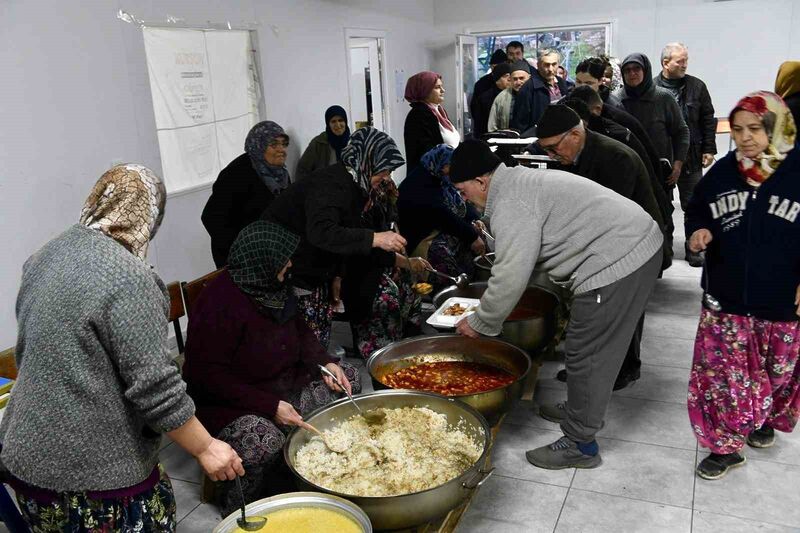 Altıeylül Belediye Belediye Başkanı Hakan Şehirli Ramazan ayının ilk iftarını