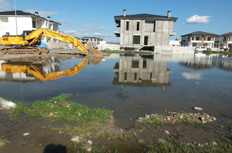 Burhaniye ilçesinde, yaklaşık iki hafta önce çöken kanalizasyon sistemi Ören