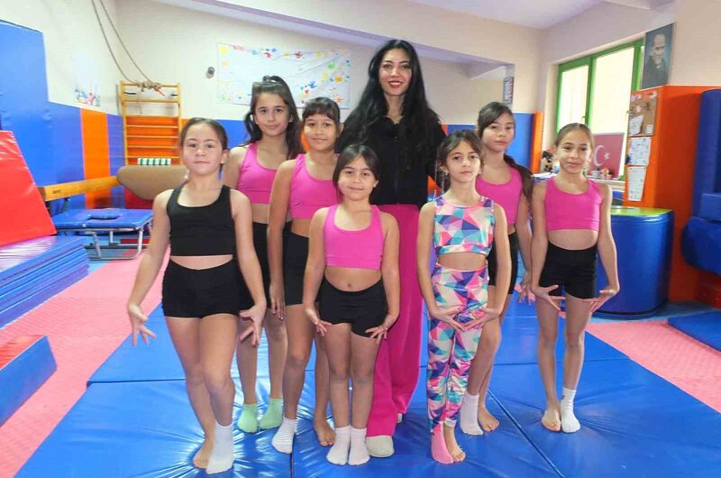 Burhaniye ilçesinde, Atatürk Spor Salonunda düzenlenen jimnastik kursları yoğun ilgi