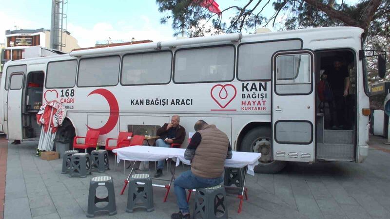 Burhaniye ilçesinde, Balıkesir Kızılay Kan Merkezi’nin düzenlediği kampanya ilgi gördü.