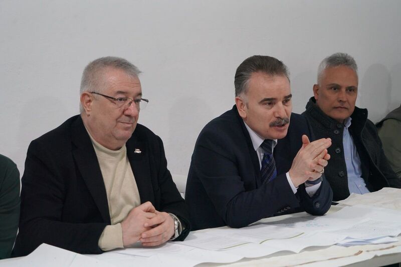 Balıkesir’in Edremit Kaymakamı Ahmet Odabaş ve beraberindeki heyet, Mehmetalan Mahallesi’ni