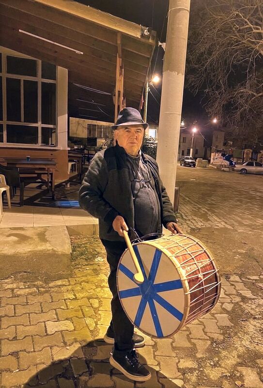 Balıkesir’in Havran ilçesine bağlı Sarnıç Mahallesi Muhtarı Özgür Hilmi Okur,