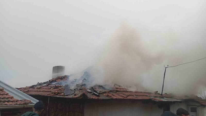 Sındırgı ilçesine bağlı Umurlar Kırsal Mahallesi’nde bitişik nizamda bulunan iki