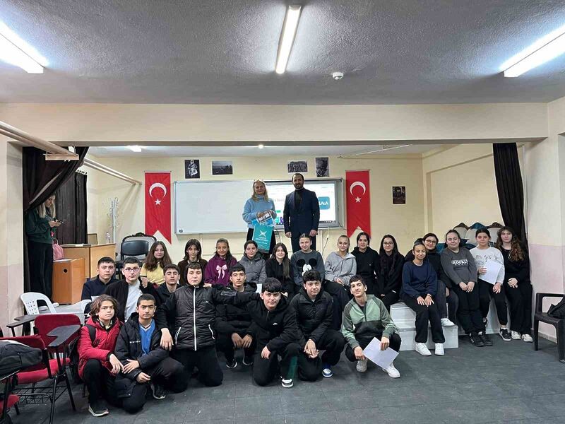 Türkiye Gençlik Vakfı’nın (TÜGVA) Türkiye genelinde “Kitap Kurdu” adı altında