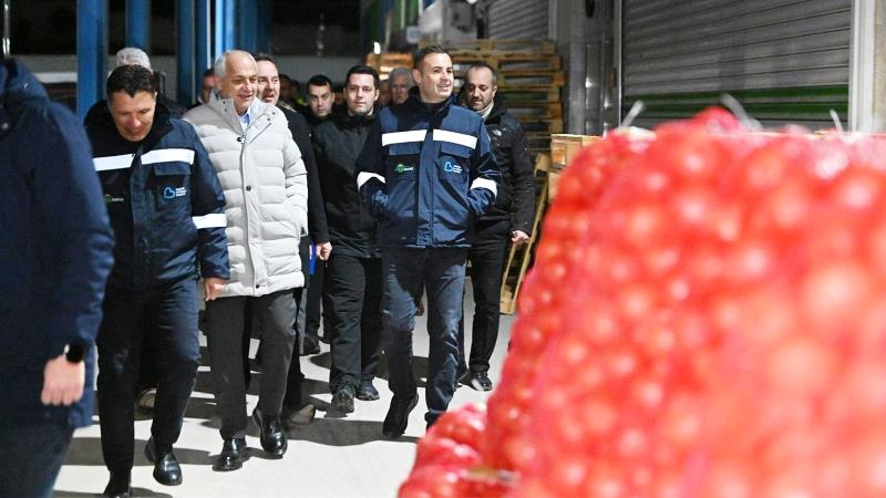 Balıkesir Büyükşehir Belediye Başkanı Ahmet Akın, sahurunu Balıkesir Meyve ve