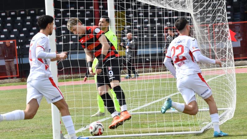 TFF 3. Lig’de zirve mücadelesini sürdüren Nev Sağlık Grubu Balıkesirspor,