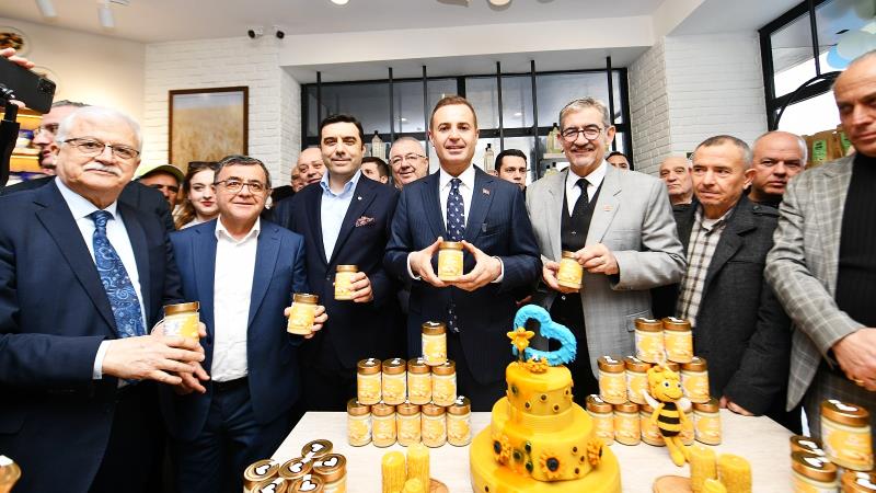 Balıkesir Büyükşehir Belediye Başkanı Ahmet Akın, yerel üreticileri desteklemek ve