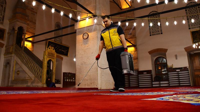 Balıkesir Büyükşehir Belediyesi, yaklaşan Ramazan Bayramı arifesinde il genelinde temizlik