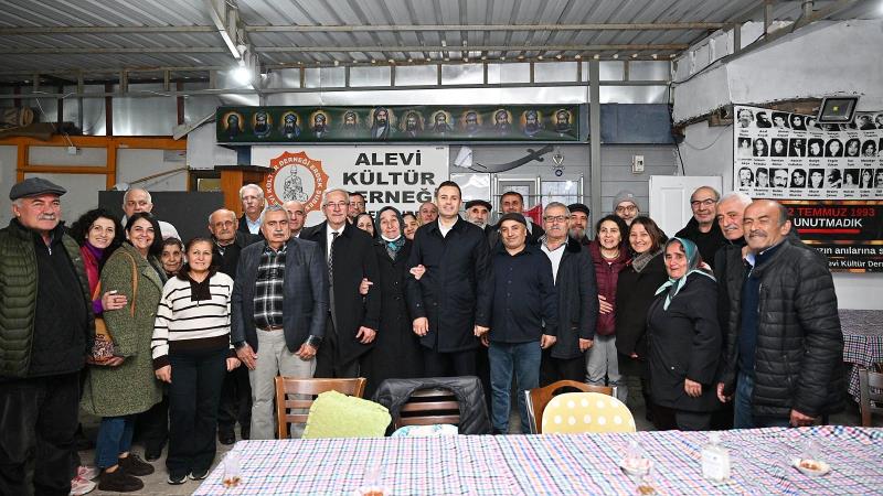 Balıkesir Büyükşehir Belediye Başkanı Ahmet Akın, Erdek’te binlerce kişiyle iftar