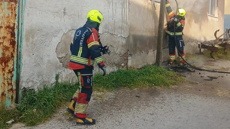 Yangın, Altıeylül ilçesine bağlı Büyükbostancı Mahallesi’nde bulunan müstakil bir ikamette